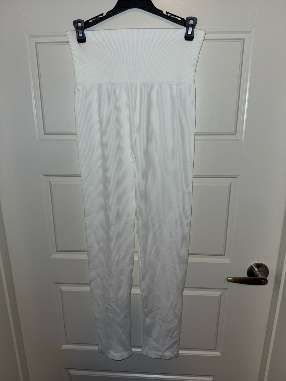 High-Waist White Ribbed Knit leggings